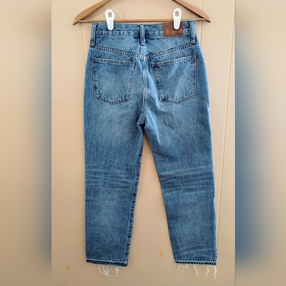 Madewell classic straight jean size 24, distressed with a raw hem - Picture 6 of 6